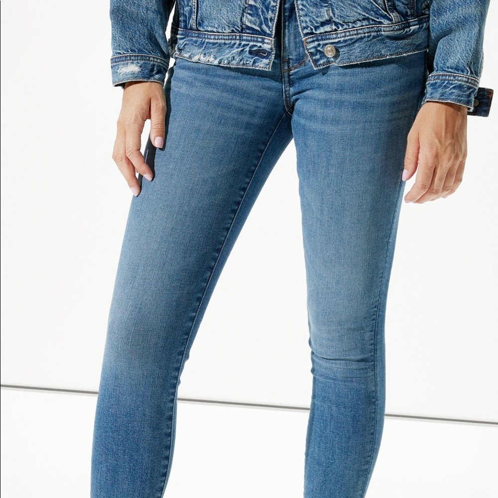 Mid Rise American Eagle Light Blue Jeans